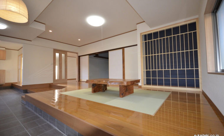 須賀川市の和風リノベーション　玄関ホールから畳コーナーと格子建具を望む内装施工事例