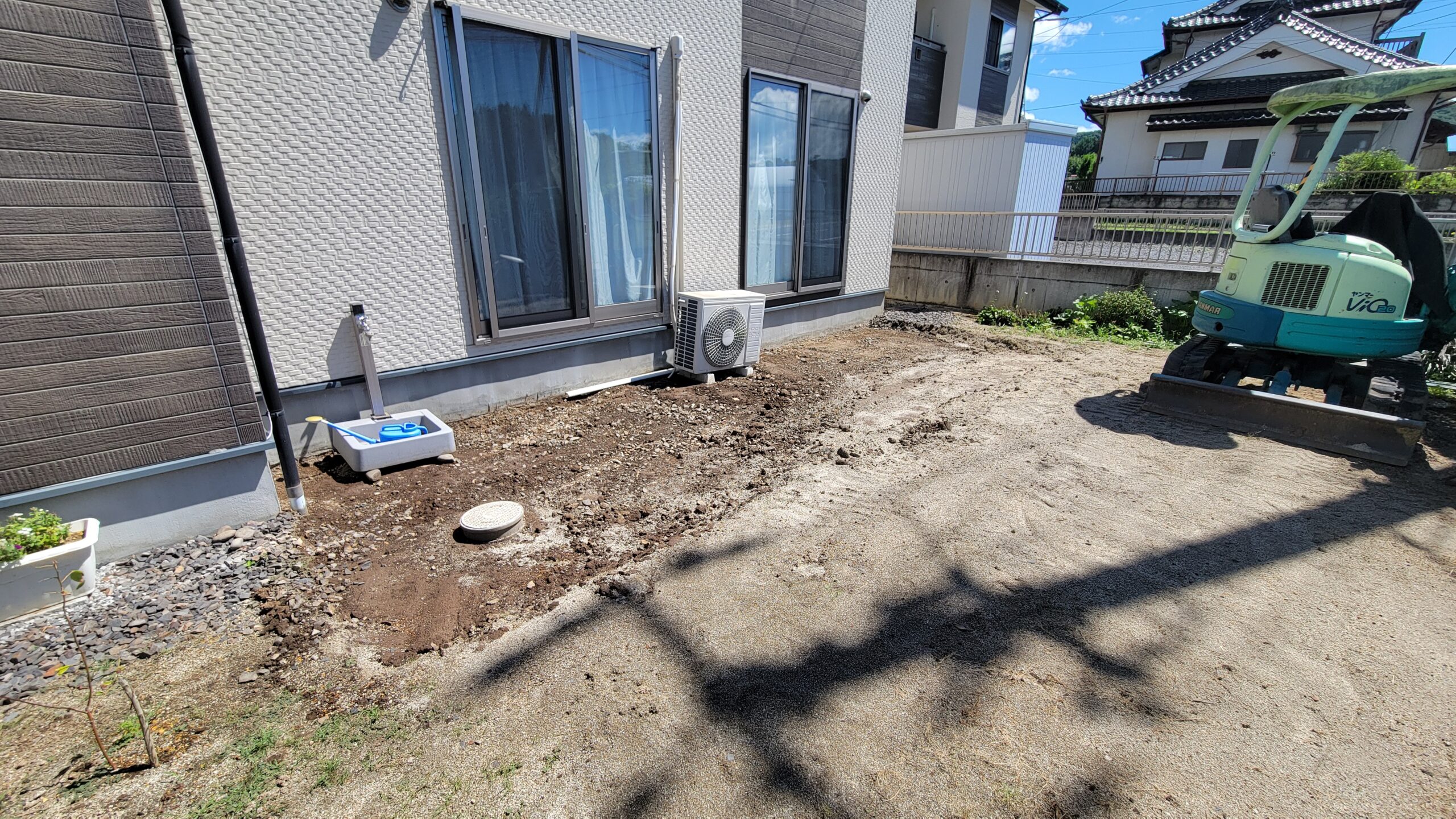 福島県須賀川市近郊｜テラス屋根設置前の地盤整地工事