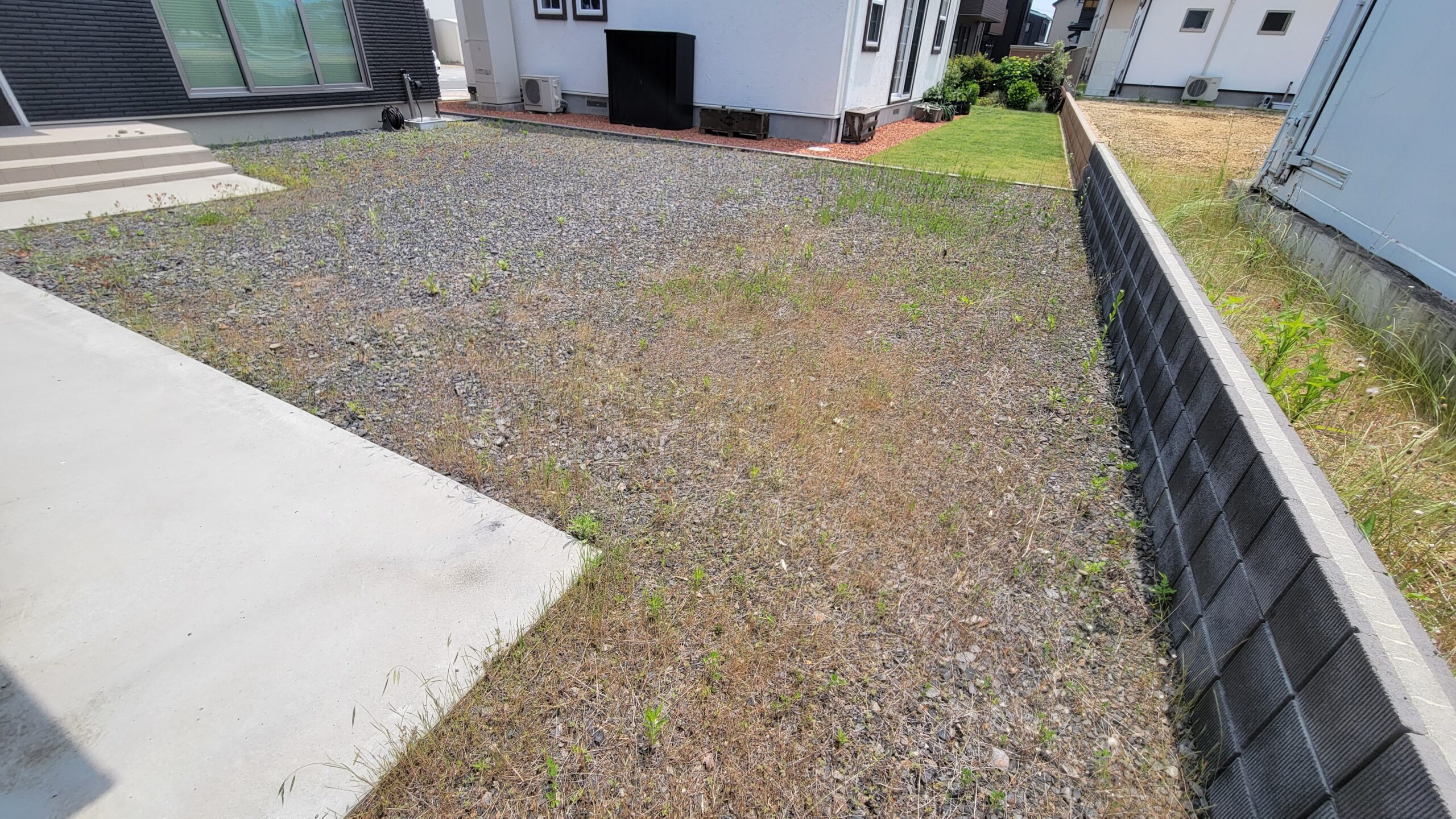 人工芝 施工前の現況|砕石敷き・雑草が増えた庭(須賀川市近郊)
